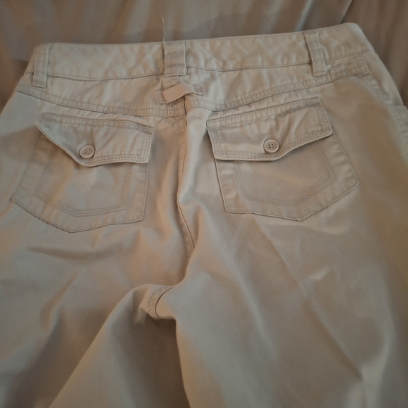 Caribbean Joe Women's Cream Colored Cargo Capris - Picture 8 of 8